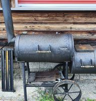 Smoker Grill Stahl mit Rädern 