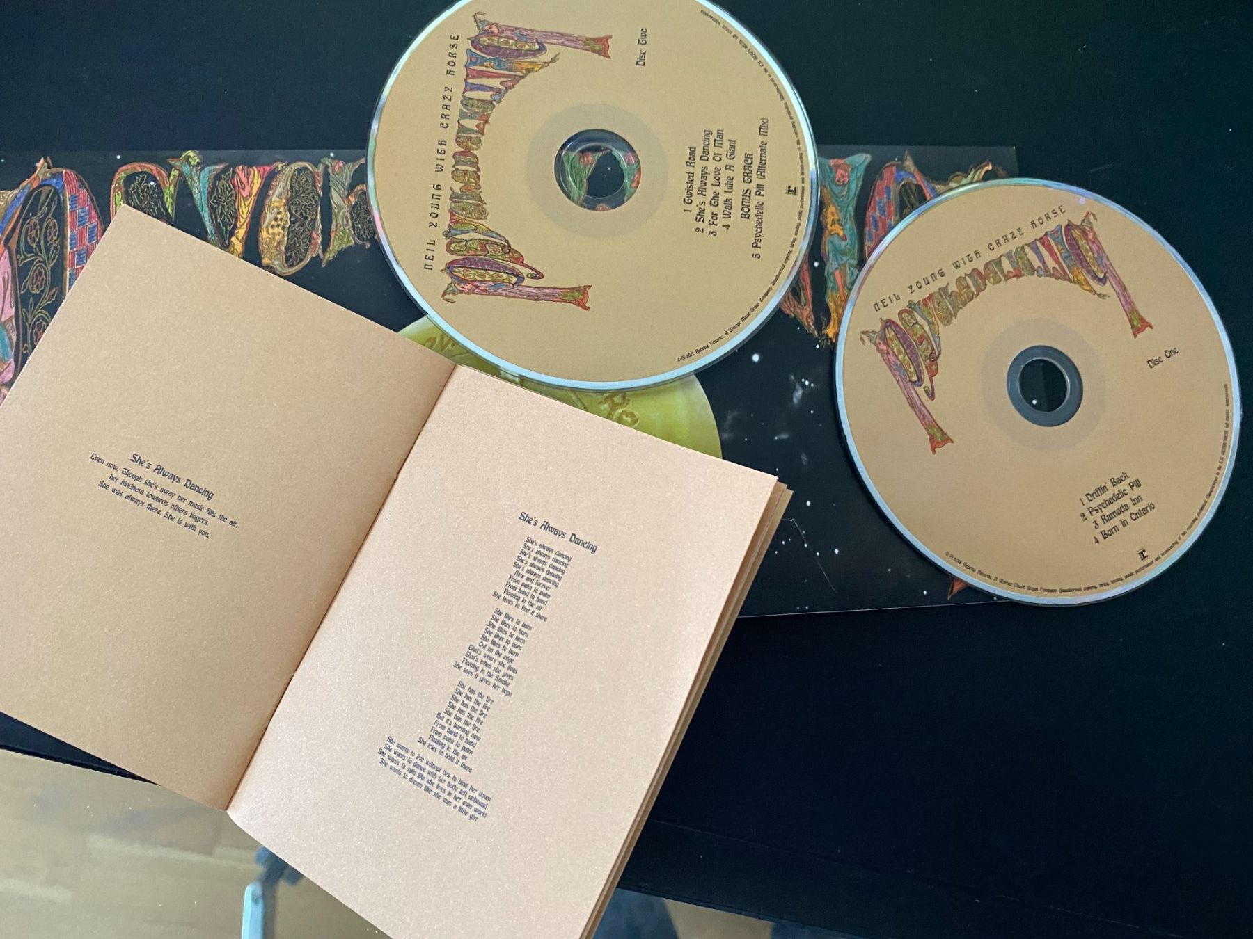 CD: Doppel CD  Neil Young  & Crazy Horse  2012   psychedelic – Usato da Niederrohrdorf venduto da park5 1