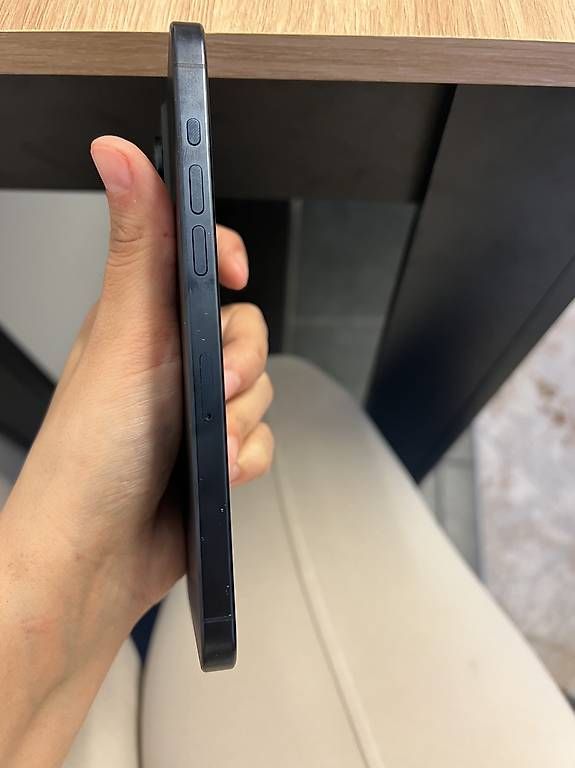 Telefoni cellulari / Smartphones: Iphone 15 pro max 1 tb – Usato da Zuchwil venduto da Sevval.D