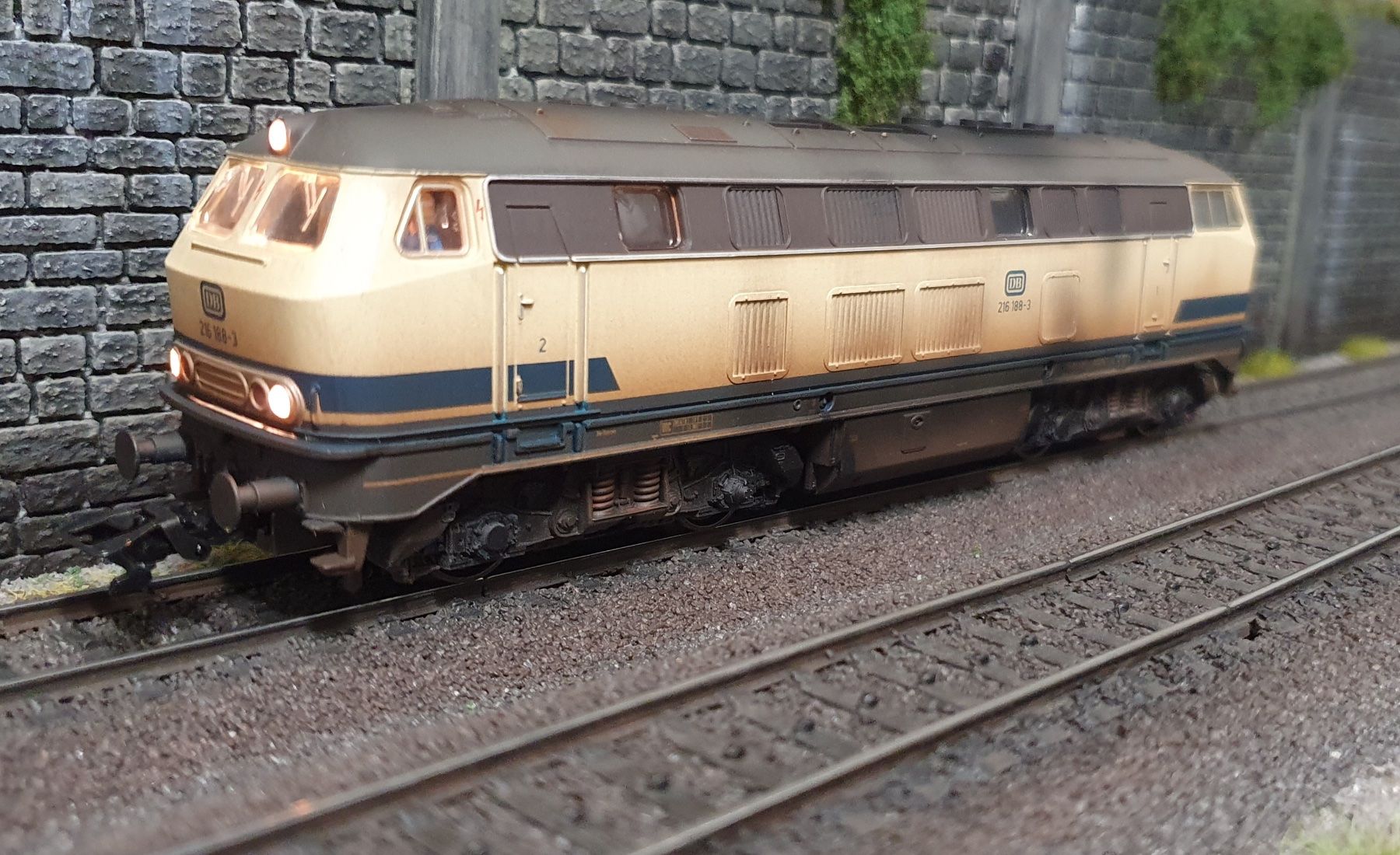 Märklin Modellini di ferrovie: BR 216 DB, MARKLIN 3374, DIGITAL + PATINE – Usato da Loveresse venduto da FIFILOULOU 4