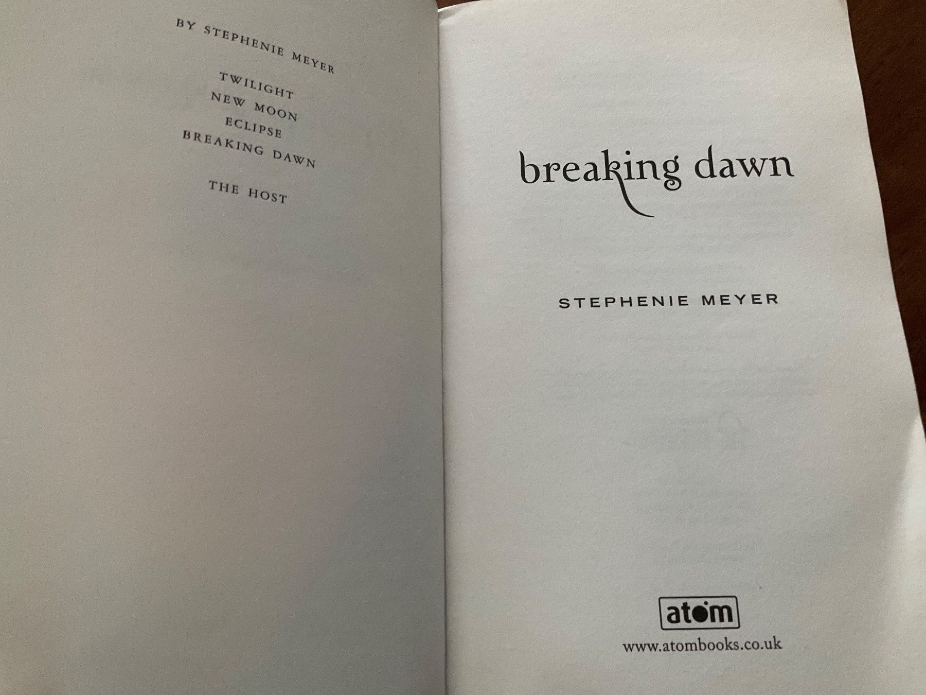 Bücher: Breaking Dawn Stephenie Meyer – Gebraucht aus Avenches von Lactobacille 3