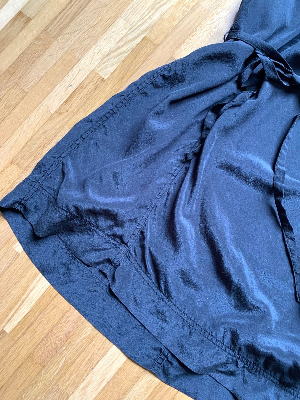 Tuniques: LAST CHANCE | Pas de Calais black silk tunic – D'occasion à Basel par gladghost 4