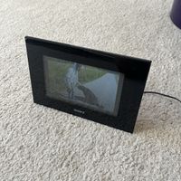 Digitaler Bilderrahmen Sony DPF-D82 schwarz gebraucht