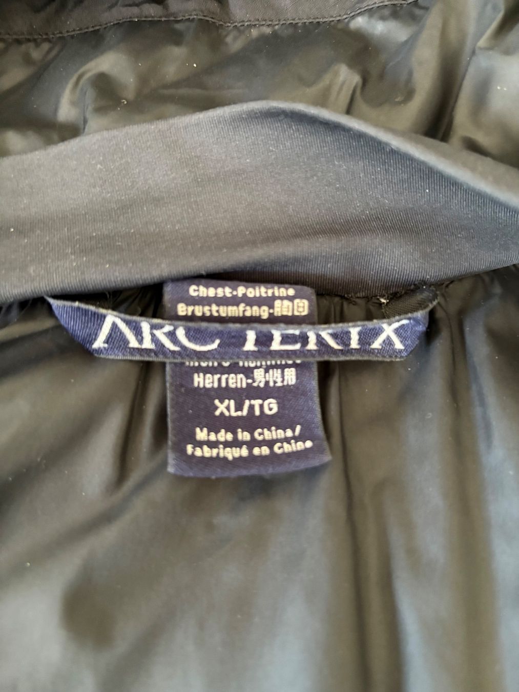 Arcteryx Giacche: Arcteryx isolierte Hardshelljacke – Usato da Baden venduto da Dudley108 4