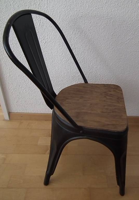 Stühle: Klasiker Metallstuhl  mit Holz   schwarz – Gebraucht aus Kriens von IsabelleW0102 2
