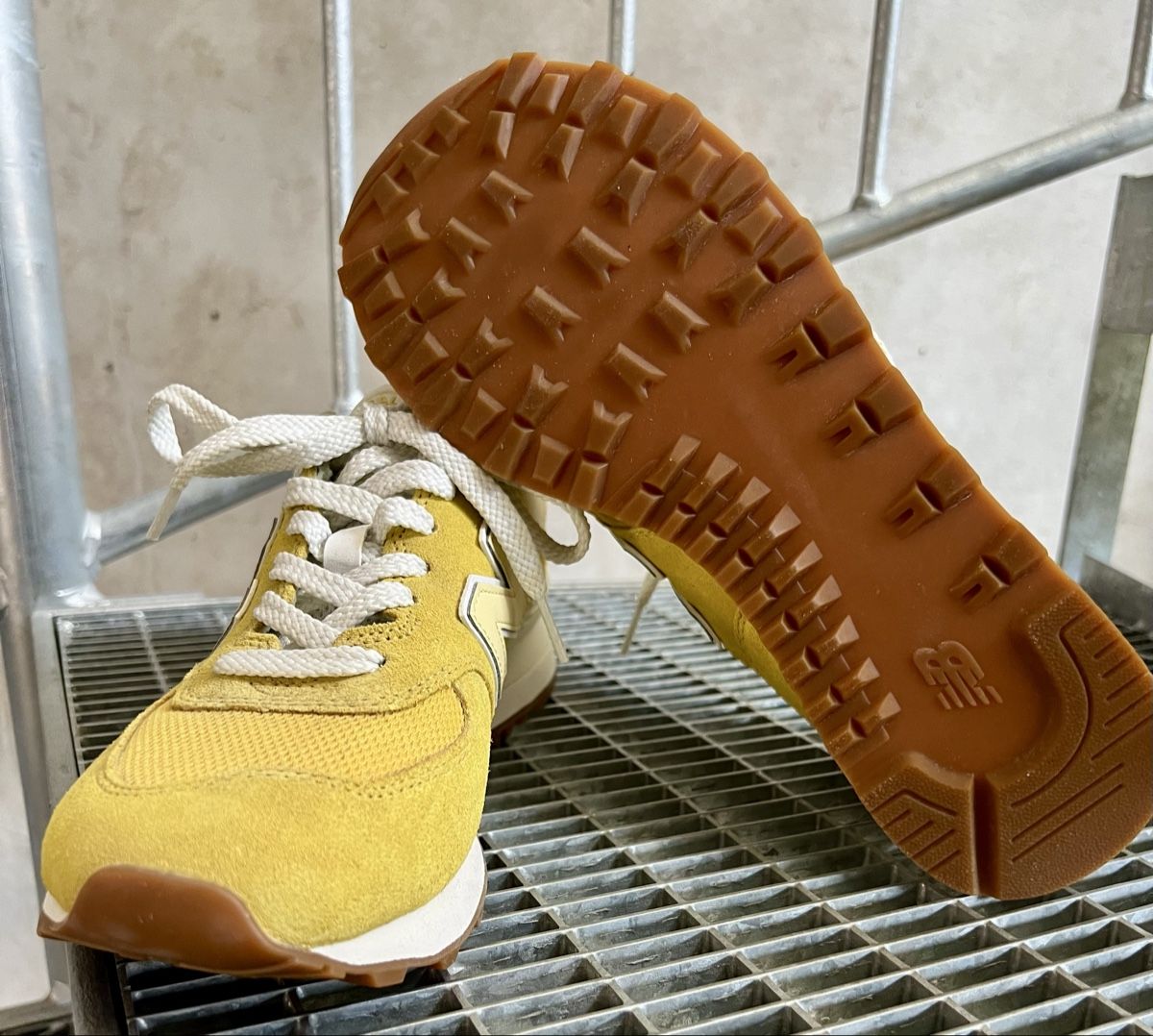 New Balance Scarpe da uomo: Neue New Balance 574 in Gelb – Nuovo (secondo la descrizione) da Regensdorf venduto da Barbara9 4