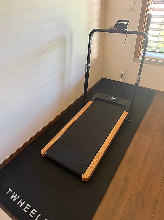 Macchine per carico, silaggio e trasporto: Tapis de marche / course avec tapis et housse de protection – Usato da Conthey venduto da SaraF98