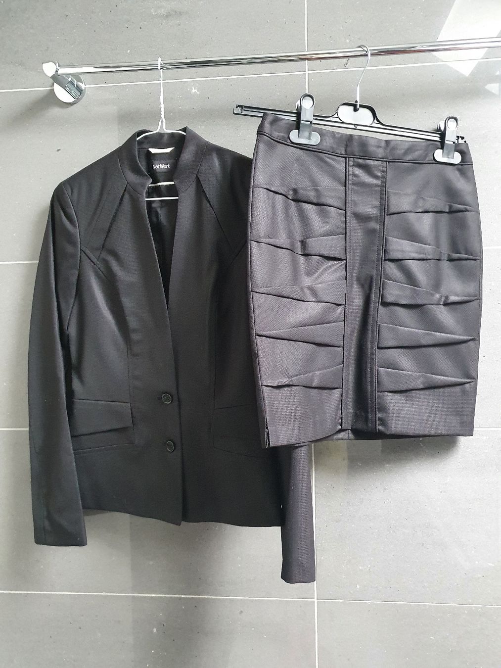 Completi & Tailleur: Tailleur veste et jupe – Nuovo (secondo la descrizione) da Gland venduto da ozl_y9tq