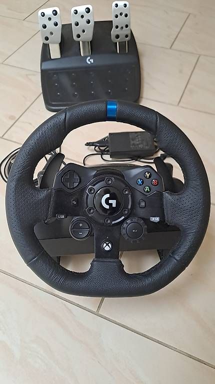 Jeux: Volant de course et pédalier XBOX – D'occasion à Yvonand par s.coigny