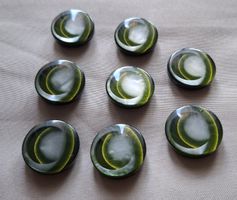 8 Stück Knöpfe. Olive Green Moonglow, 25 mm.