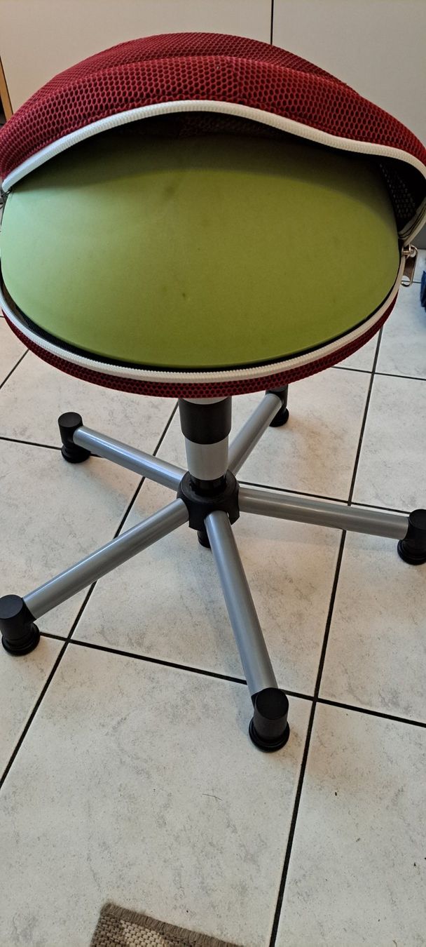 Stühle: Bürostuhl Kids – Gebraucht aus Giffers von Flowerpower72 1