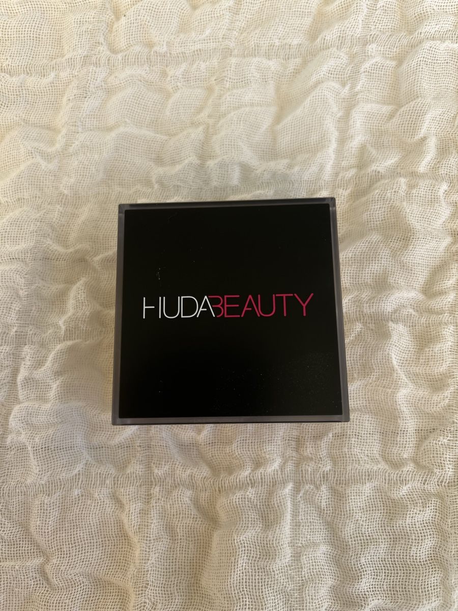 Huda Beauty Make-up: Hudabeauty loose Powder – Nuovo (secondo la descrizione) da Richterswil venduto da raf_9dxc