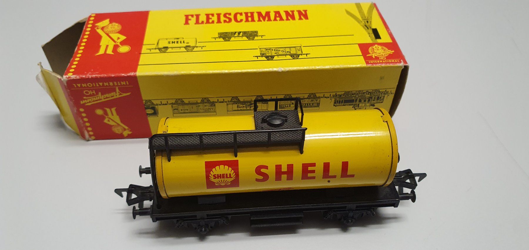 Fleischmann Modellini di ferrovie: Fleischmann Shell Kesselwagen in OVP – Usato da Birr venduto da waruco