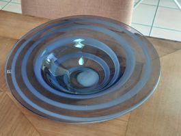 Vintage Glasschale  lila,  mit weissem spiraligem Band