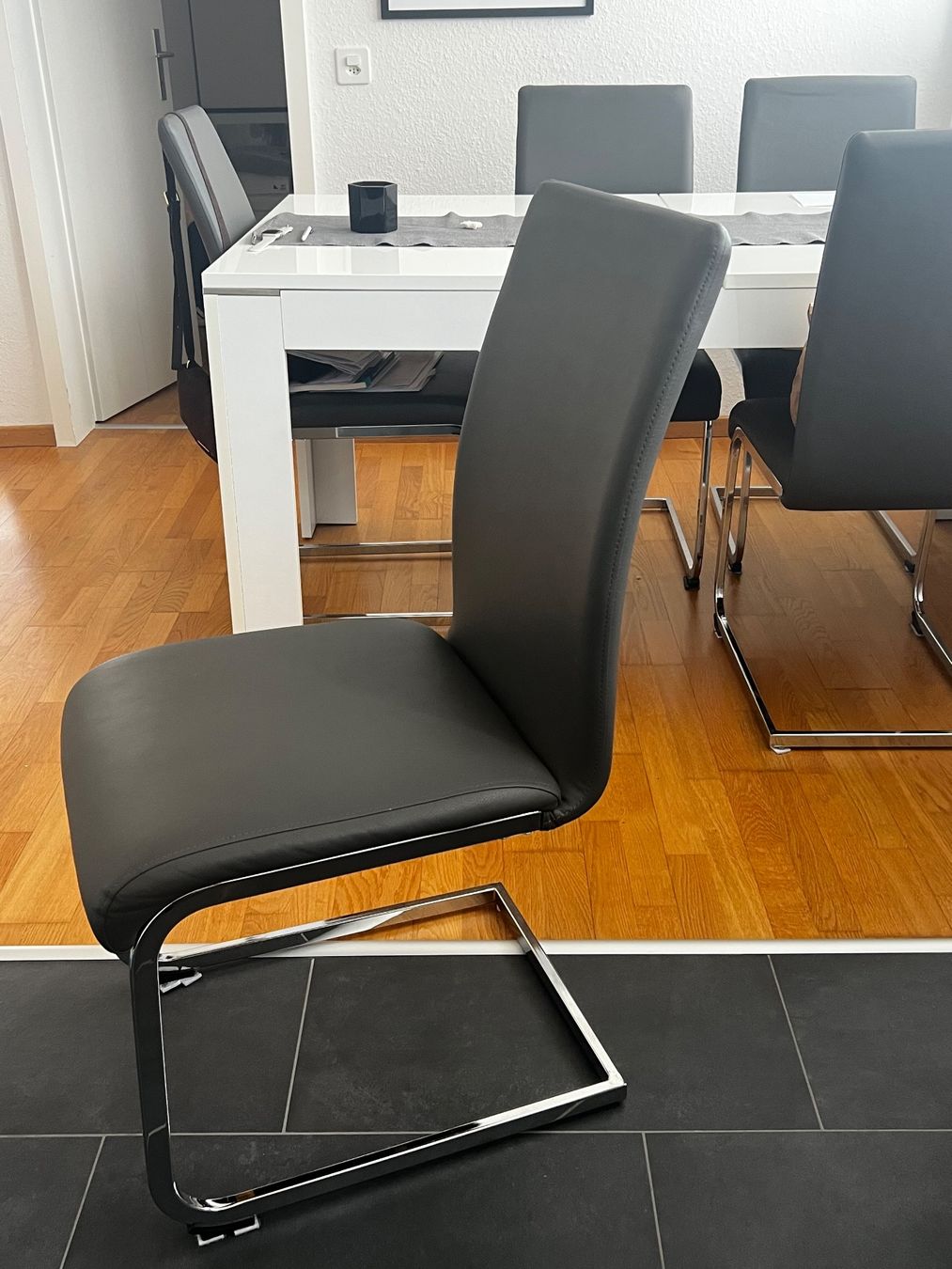 Conforama Tischset: Tisch und 6 Stühle – Gebraucht aus Rüfenacht BE von Sunneblueme999 1