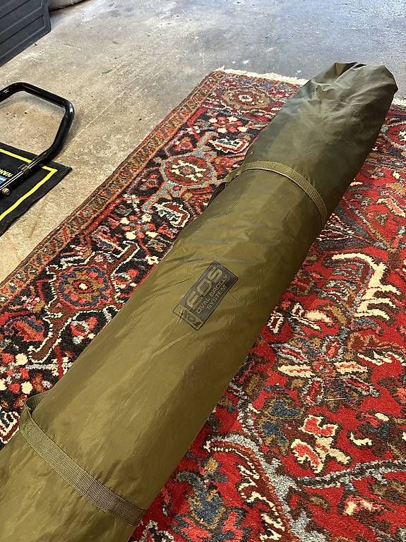 Tentes: FOX EOS Oval Brolly System  Karpfenzelt  CHF 140. VB – D'occasion à Berneck par Matzetatze