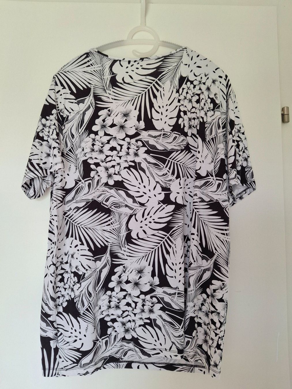 T-shirt: T-Shirt schwarz-weiss, Grosse Grössen – Nuovo (secondo la descrizione) da WALTERSWIL SO venduto da thb_ybm8 1
