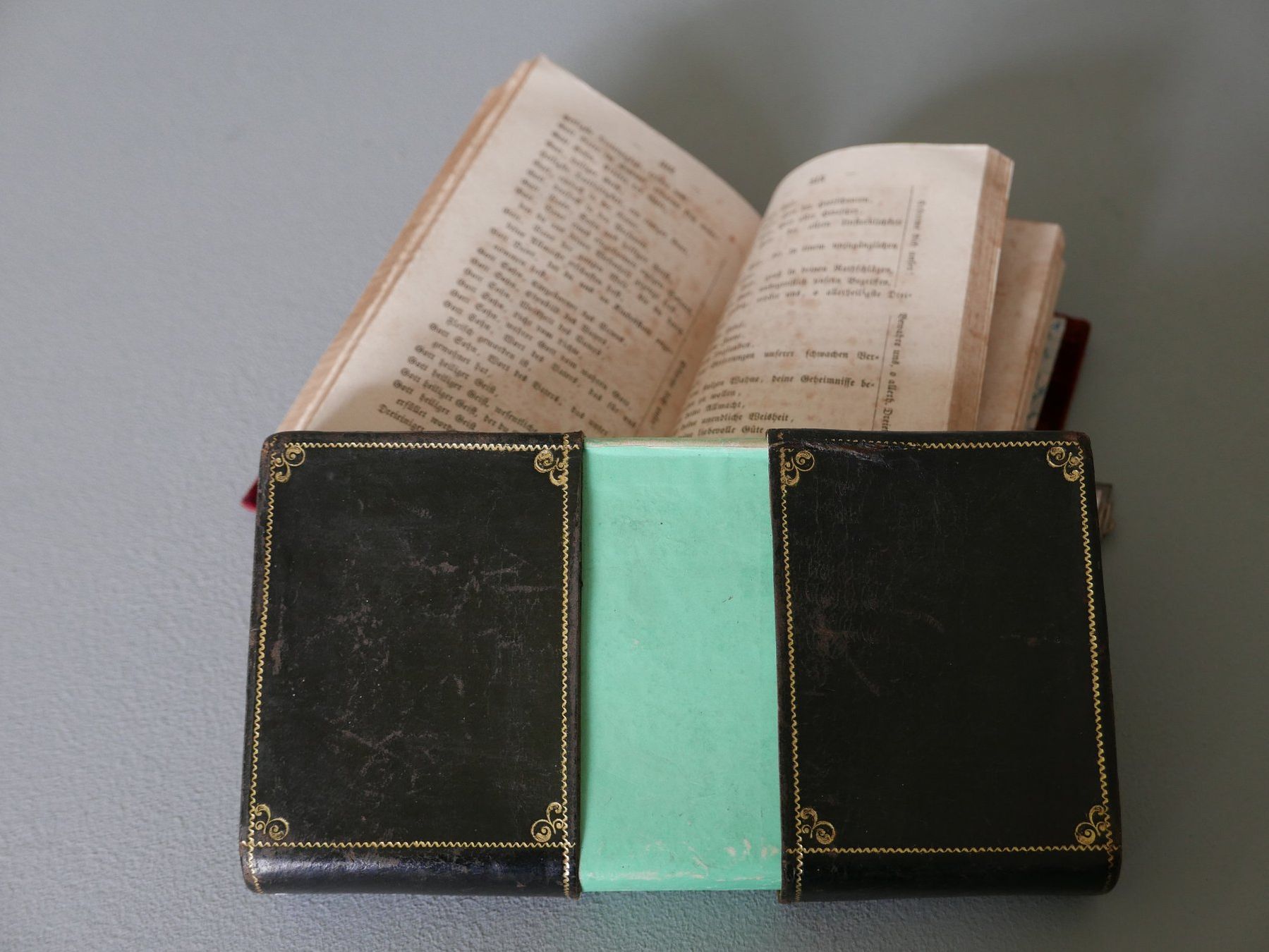 Libri: ANTIKES KATHOLISCHES GEBETSBUCH DATIERT 1853 – Usato da Balgach venduto da Zwischenraum 7