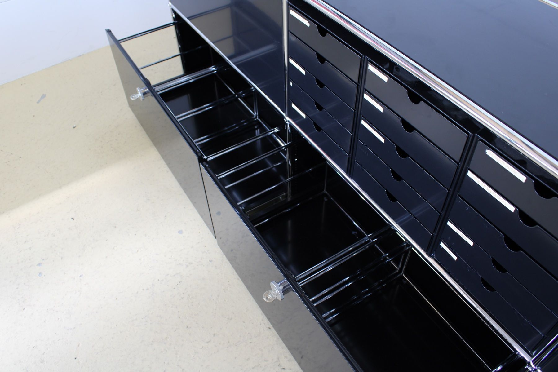 USM Cassettiere: Schönes USM Sideboard – Usato da Meinisberg venduto da atelier_TILIJA 1