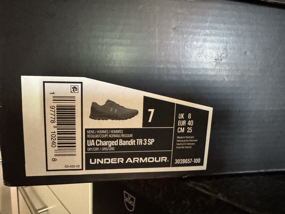 Under Armour Chaussures hommes: Under Armour Schuhe – Neuf avec emballage d'origine à Bern par thecrow03