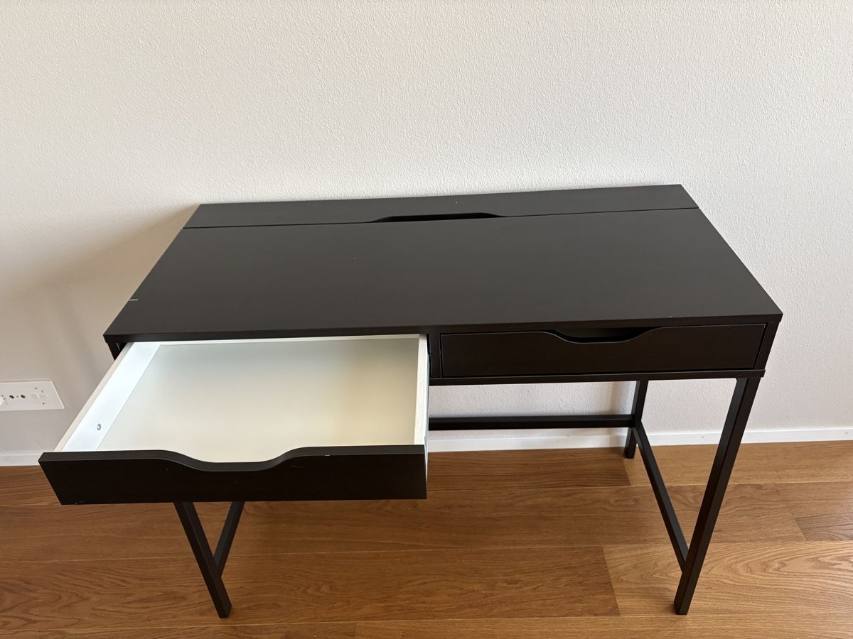 Ikea Scrivanie: Schreibtisch Ikea schwarz – Usato da birr venduto da vde_6522 2