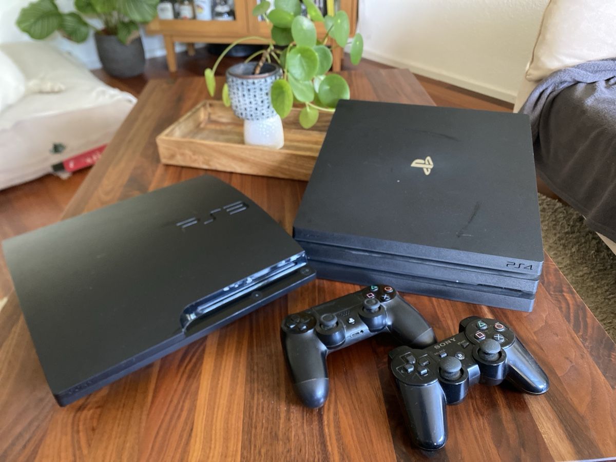 Sony Konsolen: PS4 pro & PS3 + deux manettes  – Gebraucht aus Hauterive NE von LouRu