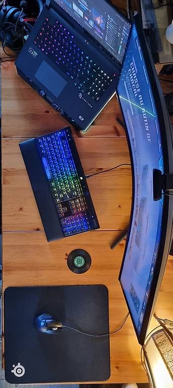 Samsung Monitor: Samsung Odyssey G7 32" 240hz – Usato da Mex VD venduto da son_y8z8 1