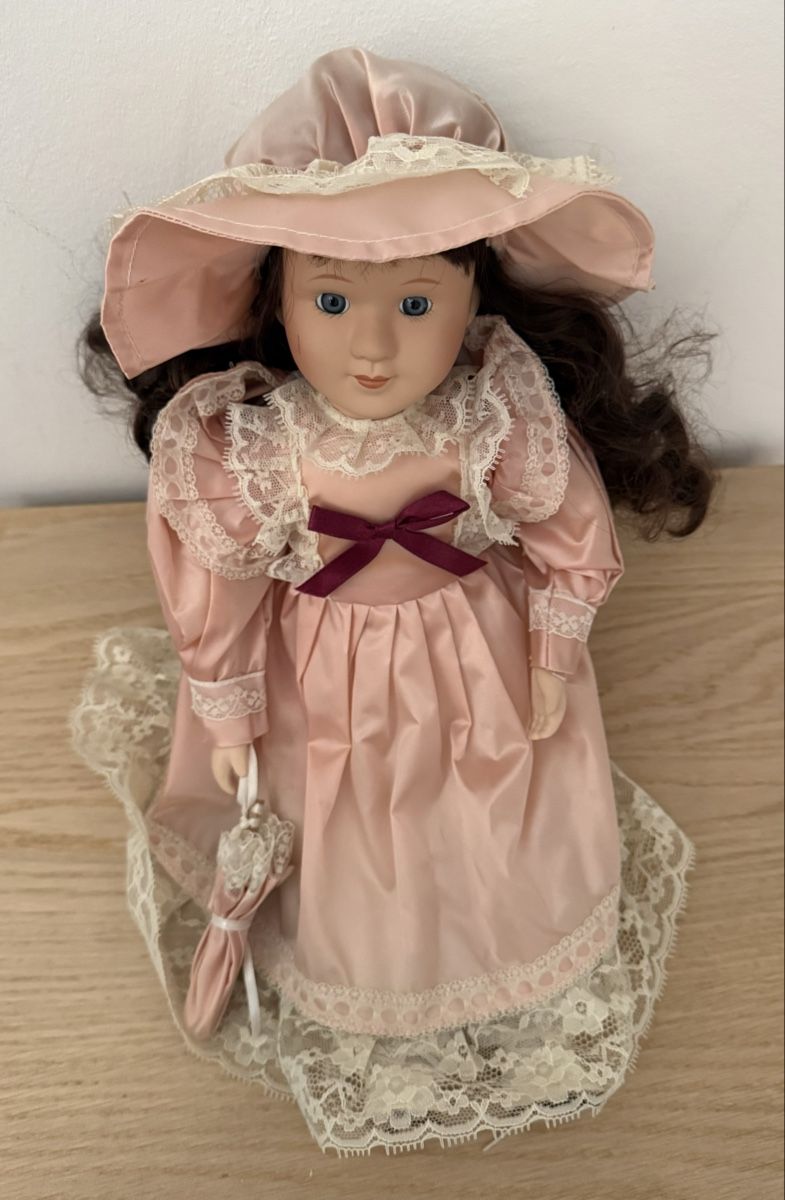 Bambole: Poupée de collection  – Usato da Vésenaz venduto da NORA1325 2