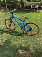 Kindervelo blau mit orangen Rädern aus Alu