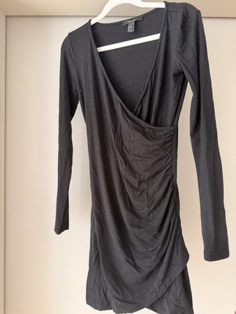 Schwarzes Kleid Forever 21, Gr. S, Wickeloptik, Herbst
