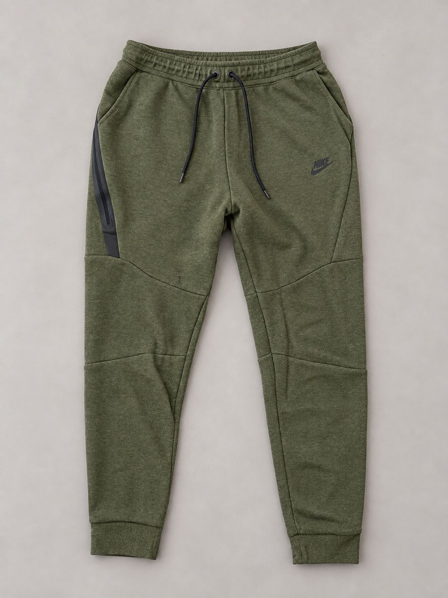 Nike Pantalons: Nike Fleece Tech Joggers – D'occasion à Castagnola par kruno.pusek