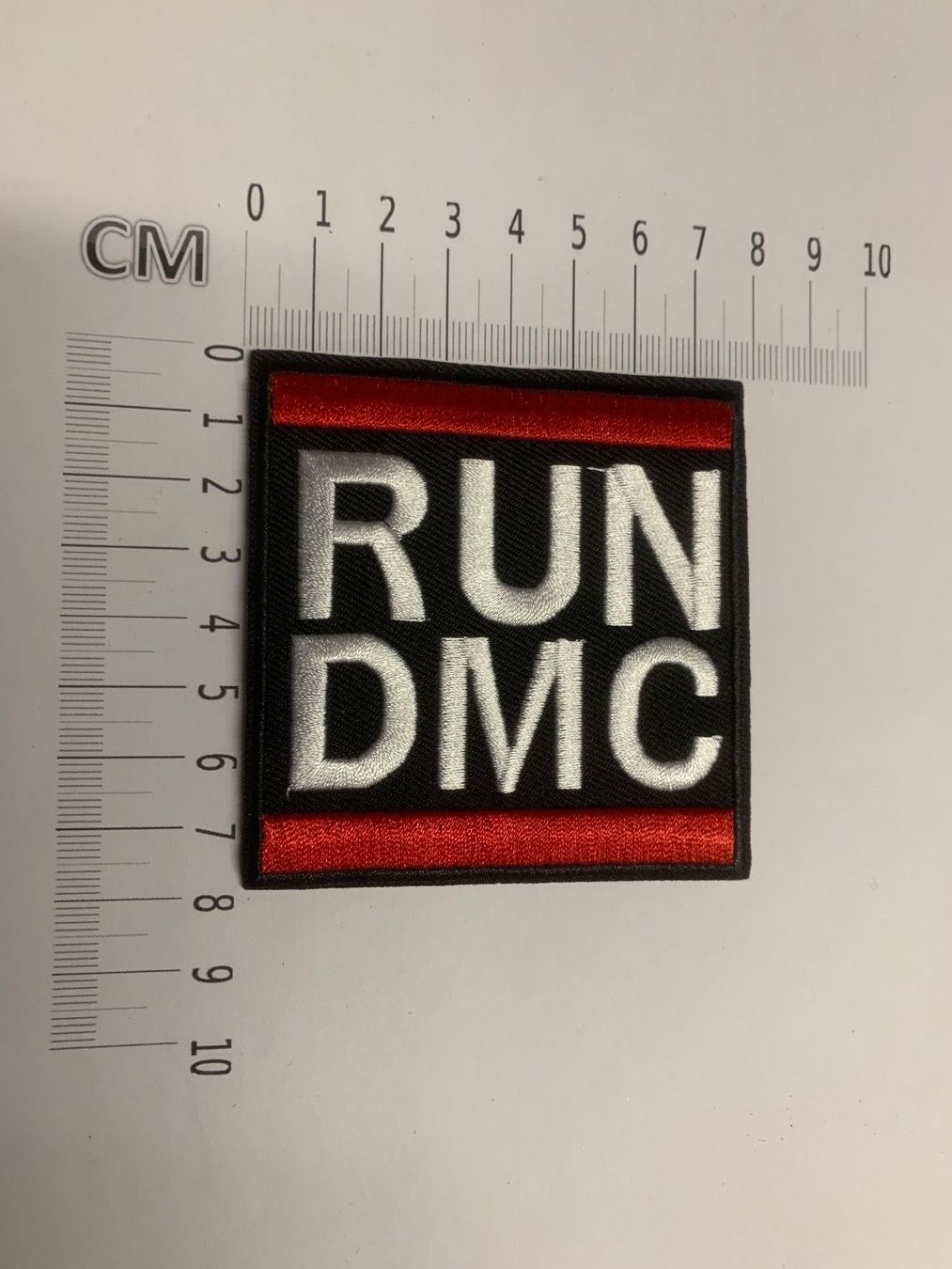 Autres vêtements & accessoires: RUN DMC Badge / Aufnäher – Neuf avec emballage d'origine à Ostermundigen par Mcone 1