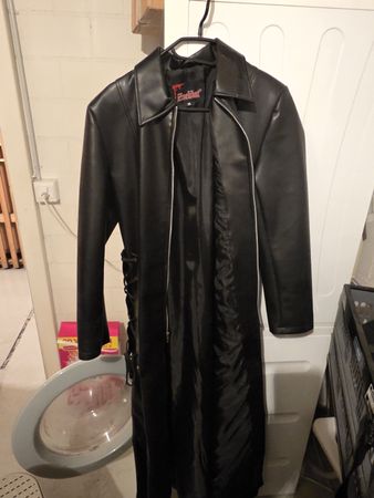 Zoelibat Mantel Kunstleder schwarz Grösse M mit Schnürung