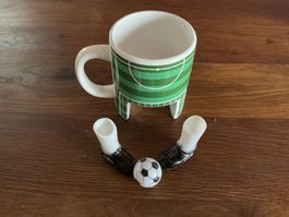 Fussball Tasse mit Tor und Füssen - Super Zustand!