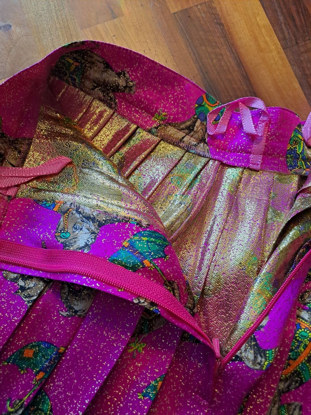 Gonne: Trixi Schober India Design Rock  Seide Gr.38 – Usato da Emdthal venduto da kasira 6