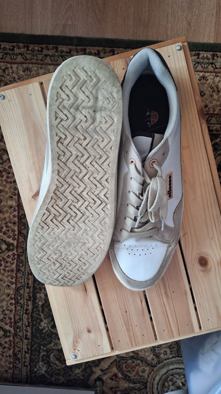 Ellesse Chaussures hommes: Herren Sneaker Ellesse weiss/grau Grösse 46 – D'occasion à Winterthur par _lxeah 2
