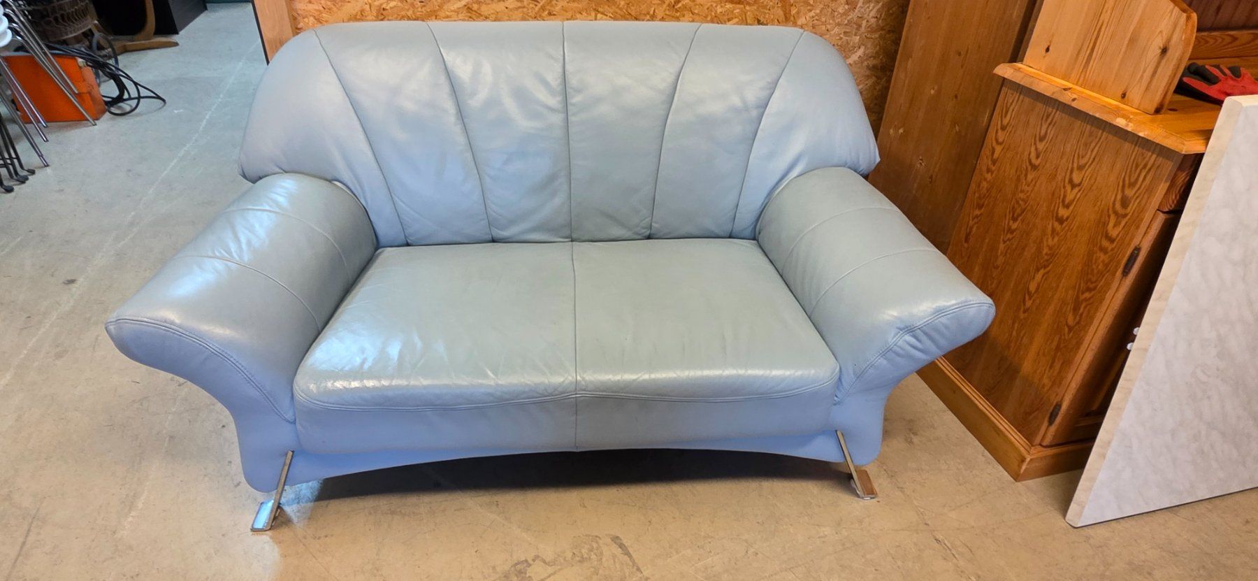 Divani: 2x 2er Sofa-Set aus hellblauem Echtleder, – Usato da Wittenbach venduto da gruezi-schwiz 1