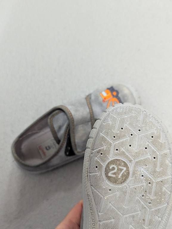 Scarpe per ragazzi: Hausschuhe/ Finken Gr. 27 – Usato da Seuzach venduto da louisa. 1