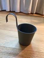 Metall-Blumentopf zum Hängen, ideal für den Frühling!