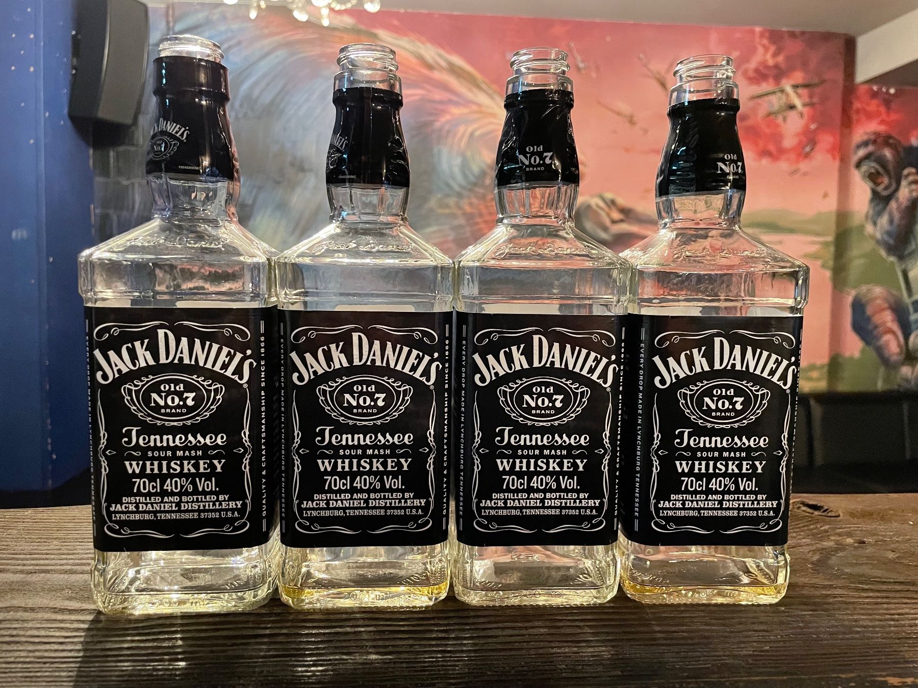 Altro: 4 Stk. leere Jack Daniel's Flaschen – Usato da Sutz venduto da fx05