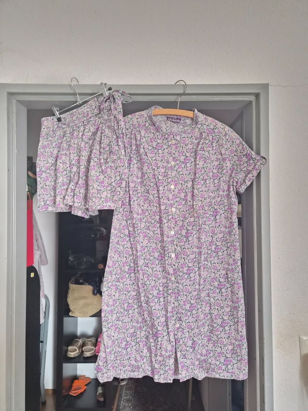 Cacharel Vestiti: Cacharel blumiger Zweiteiler Gr. 42 – Usato da Frenkendorf venduto da Chrigeli01