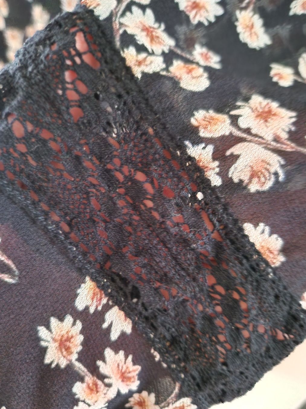 Camicette: Nile Bluse Schwarz mit Blumenmuster, Grösse S, Viscose – Usato da Kloten venduto da somsing 4