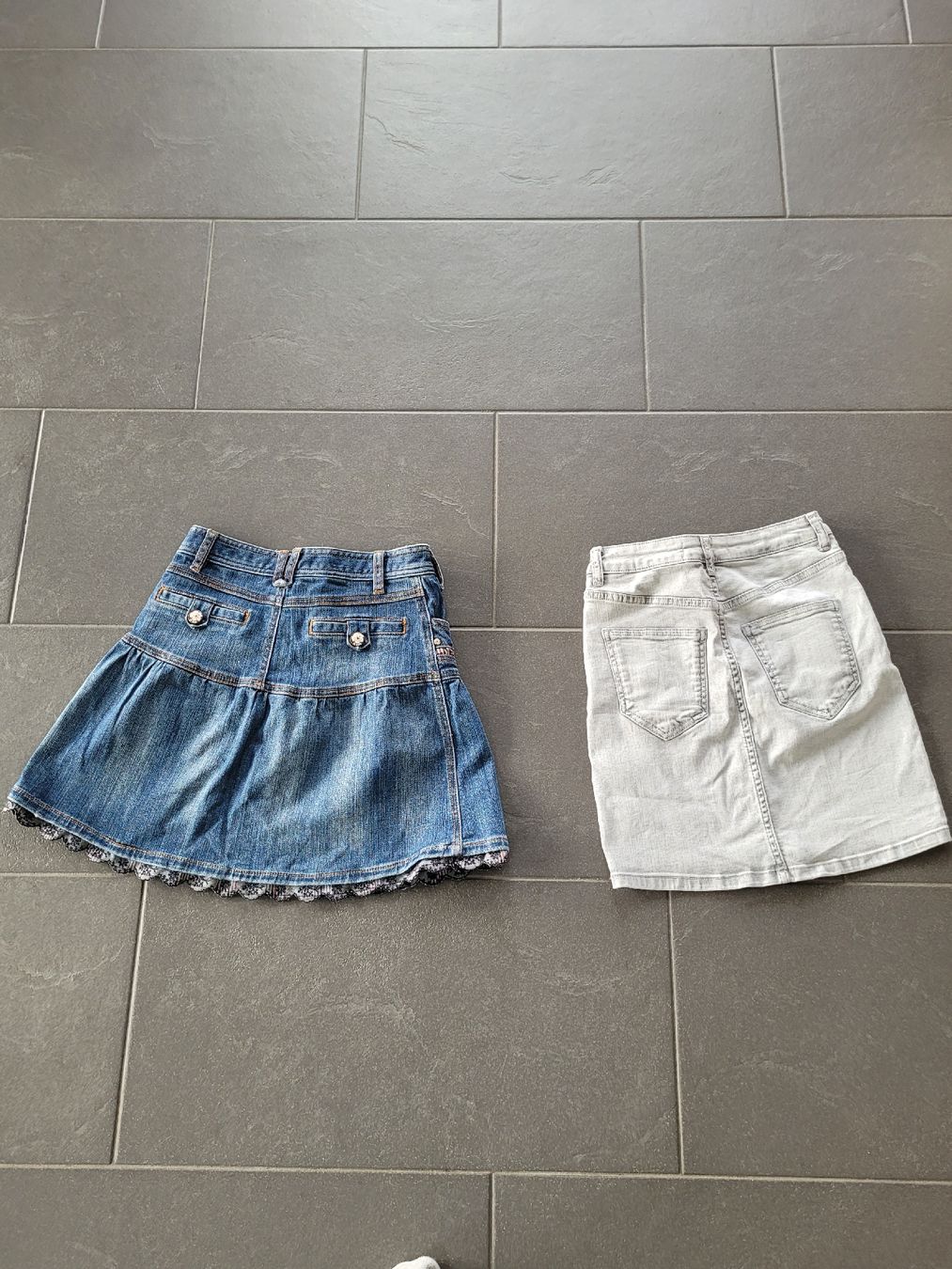 Gonne: 2 Jeansjupe Set Grösse XS – Usato da Erlinsbach SO venduto da Elso72 1