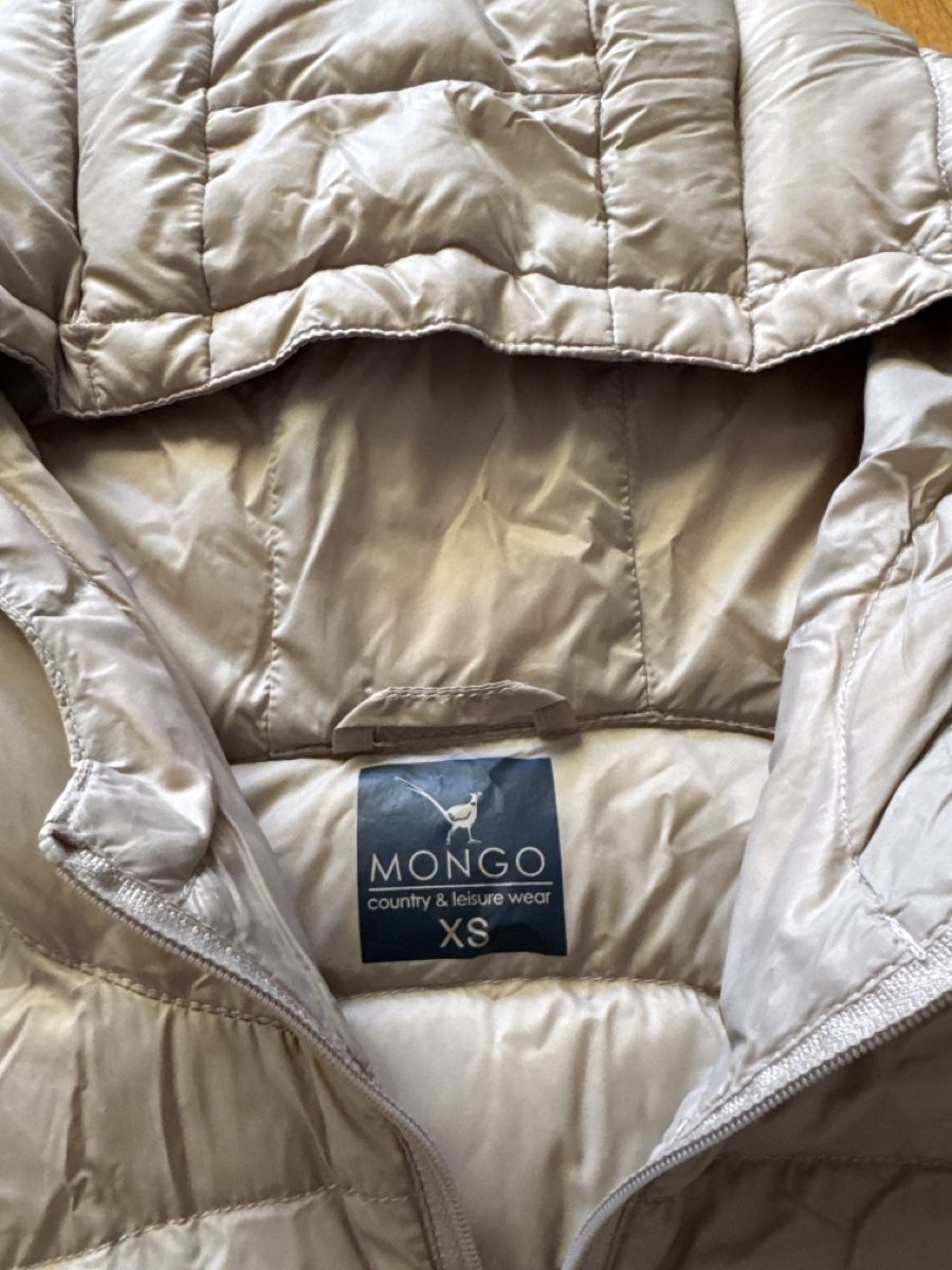 Vestes: Mongo Light Down Jacket Beige XS/S – D'occasion à Fällanden par emilyeheim 1