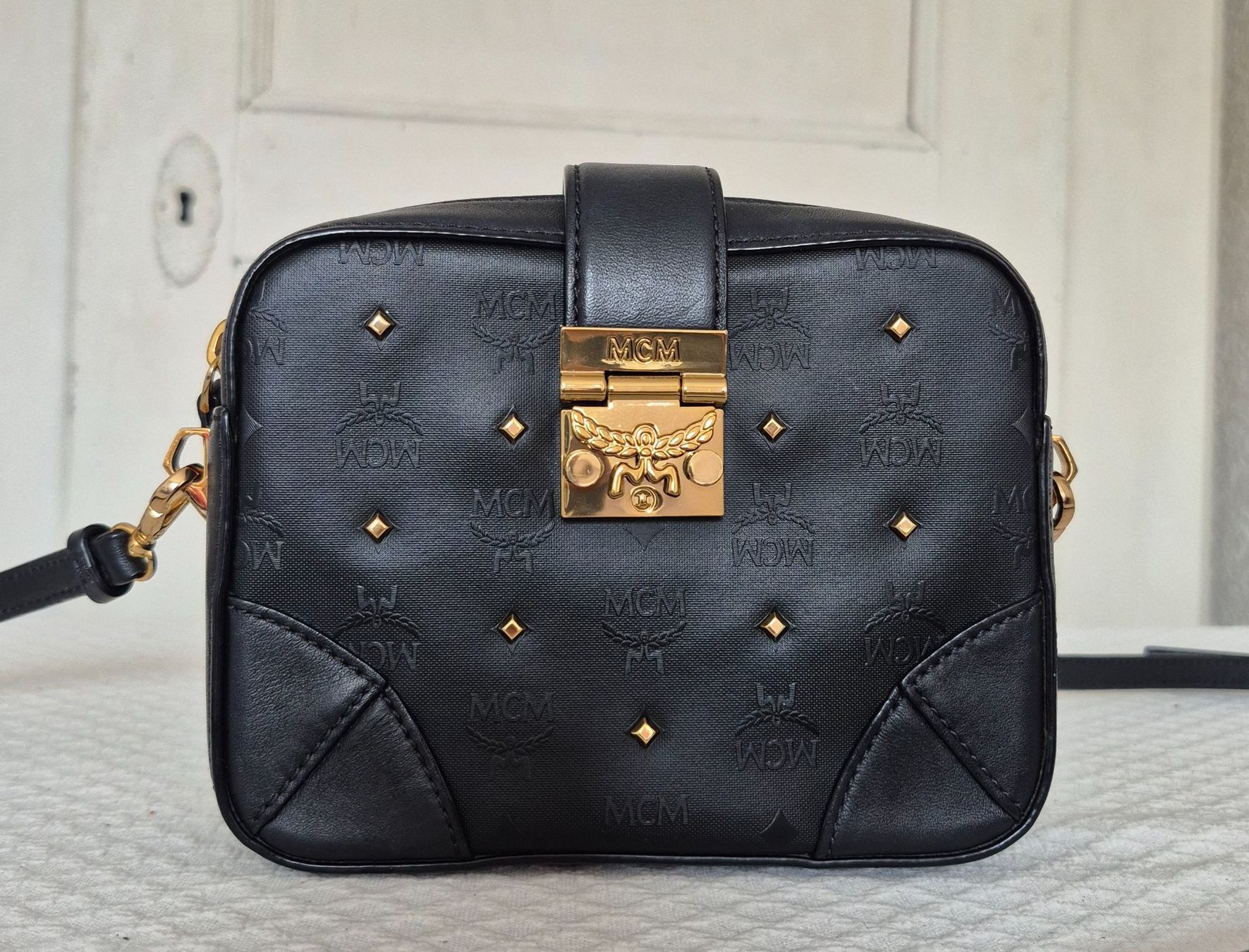 Mcm Borse da donna: MCM Crossbody Bag mit Nieten – Usato da Dottikon venduto da Pega7