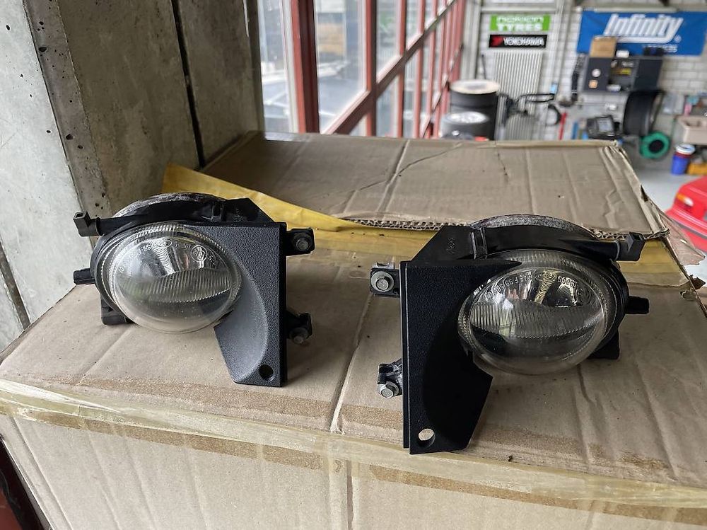 Tutti pezzi di ricambio auto: BMW E39 ab jg 2001 Nebel Lampevorne – Usato da Uttigen venduto da power87