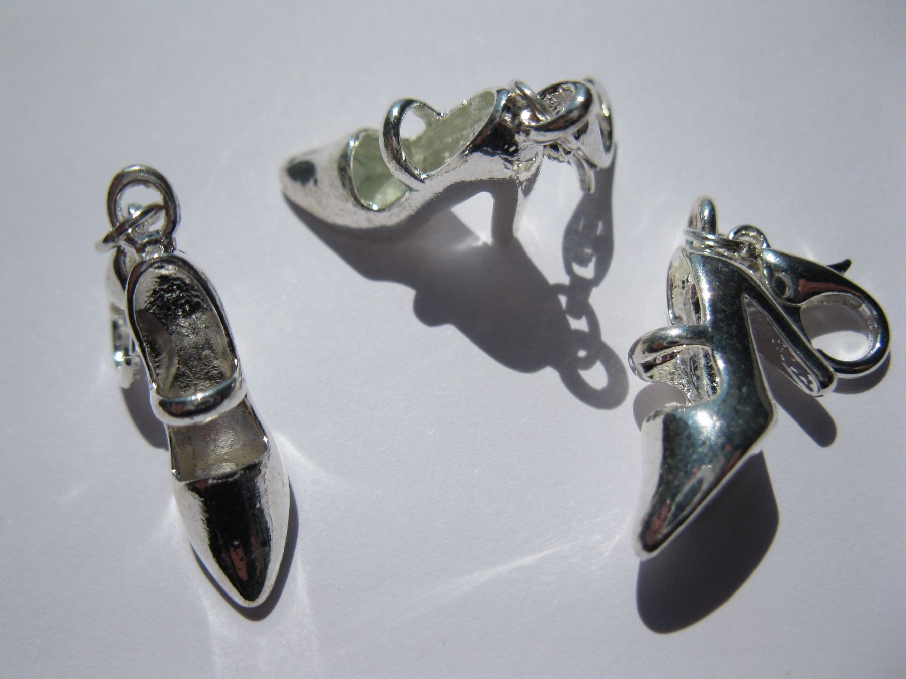 Ciondoli: Anhänger, Charm Stöckelschuh, High Heel 3D, versilbert – Nuovo e nell'imballaggio originale da St. Margarethen TG venduto da LuanaKa