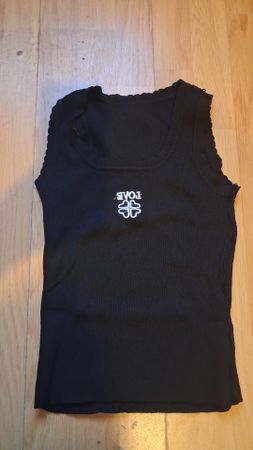 Damen Tanktop schwarz gerippt mit Stickerei neuwertig