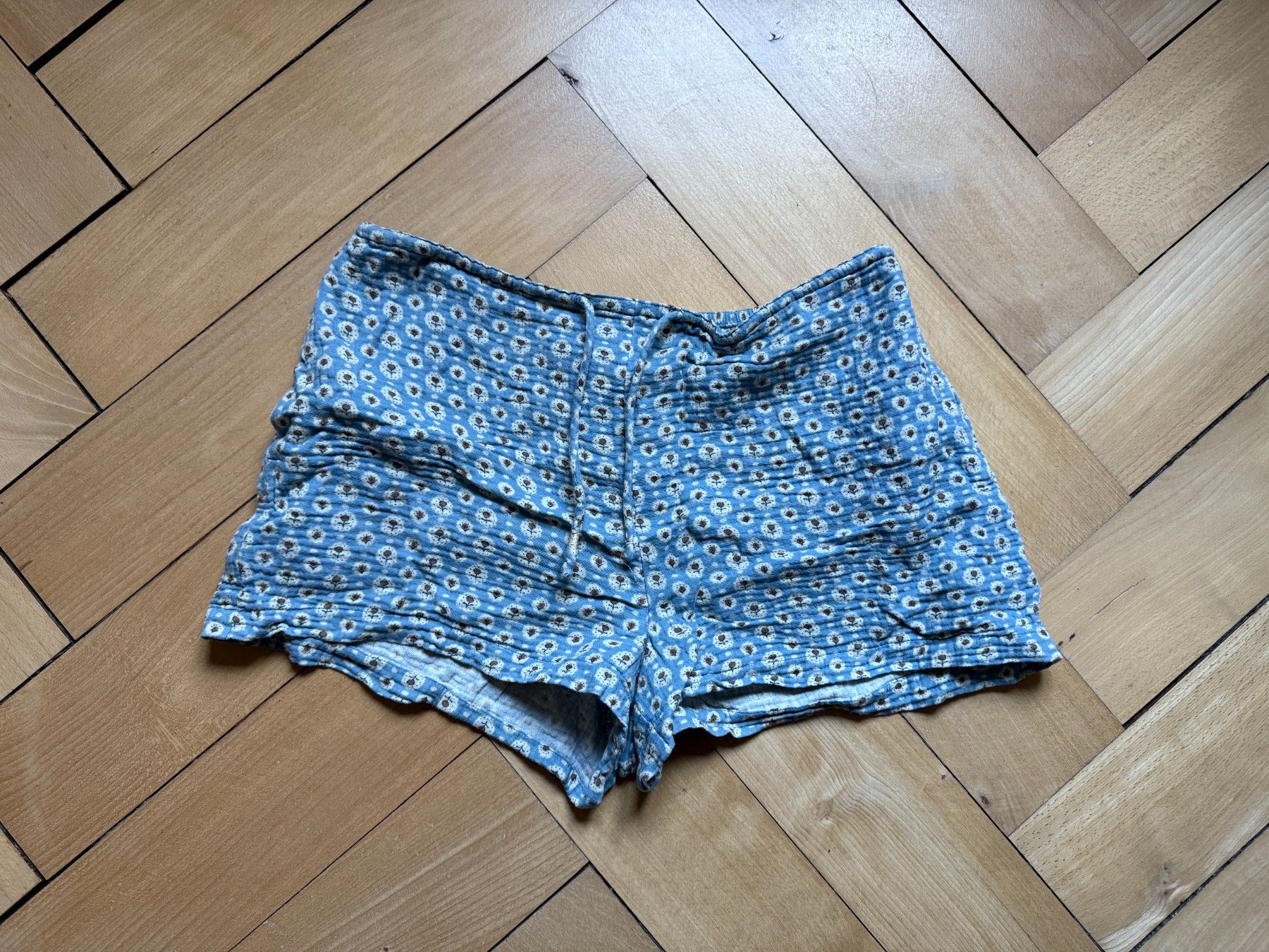 Oysho Pantaloni: OYSHO - Shorts hellblau gemustert XS – Usato da Zürich venduto da Diazaio