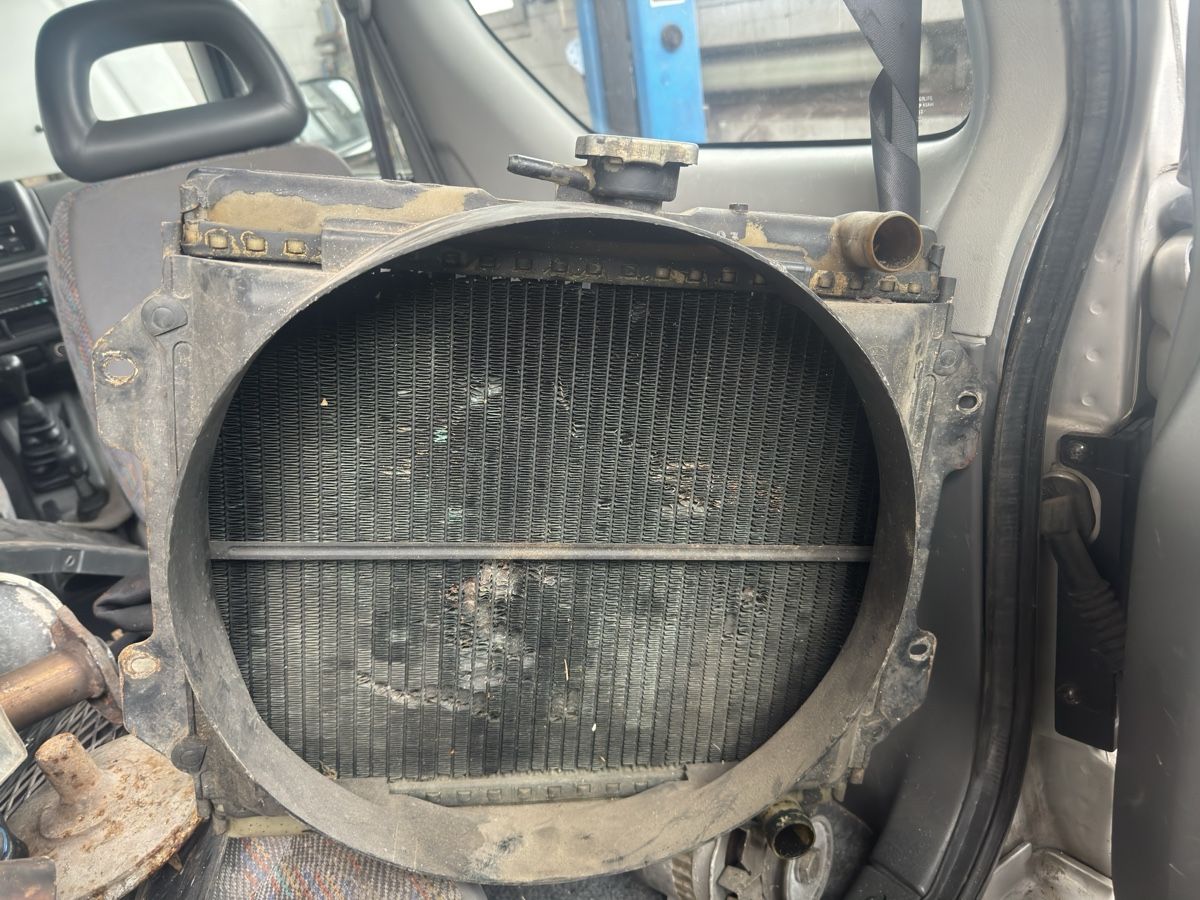Suzuki Tutti pezzi di ricambio auto: Suzuki SJ410 Kühler – Usato da Laupen BE venduto da chartchiw 1